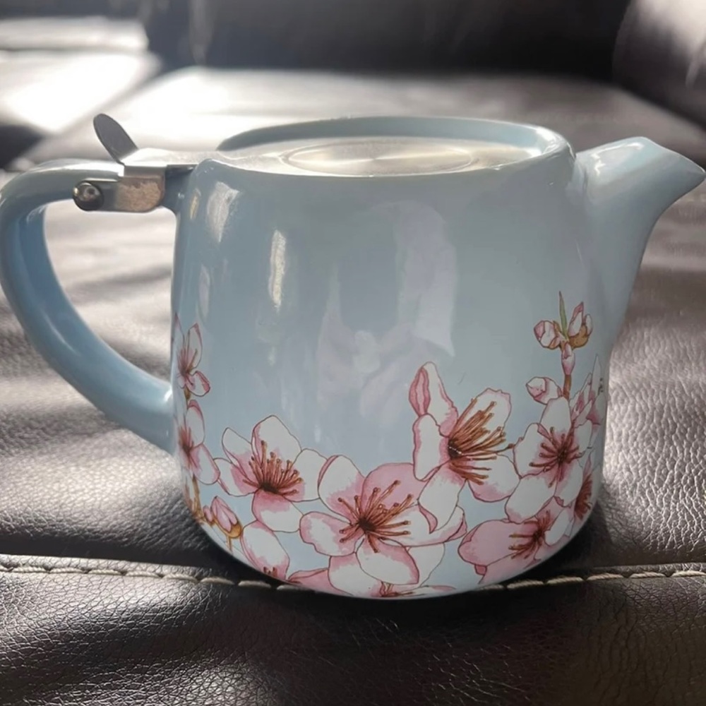 Alfred Tea Room Ceramic Teapot